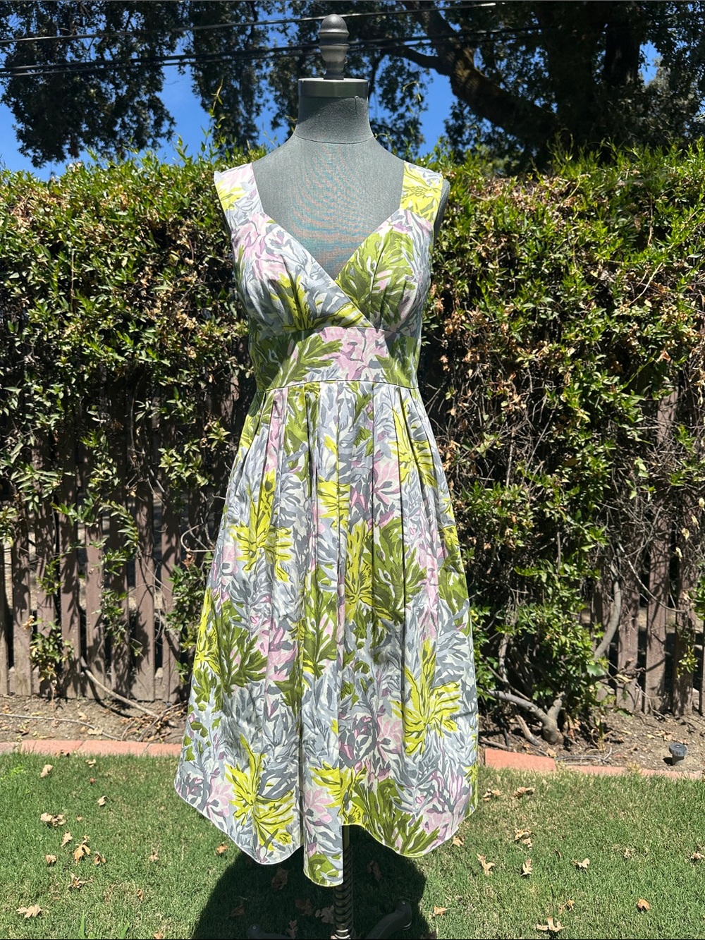 Sundance Floral V-Neck Sleeveless Cotton Dress in Green and Pink